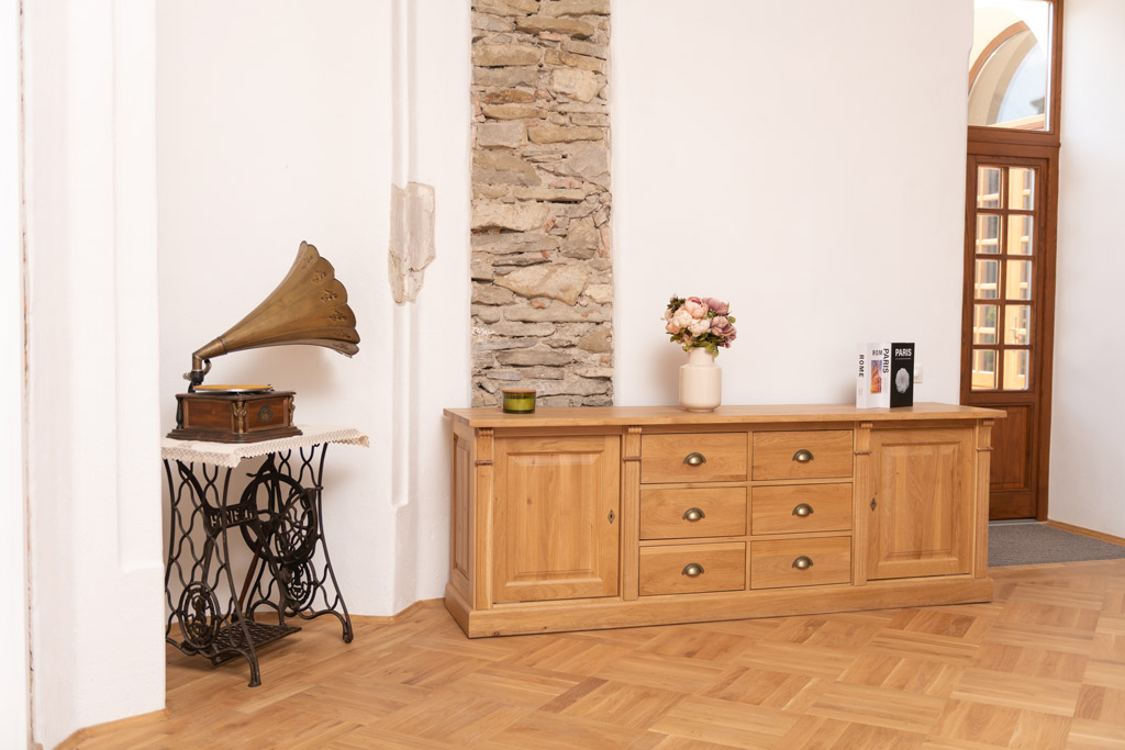 Mobilier in culori naturale